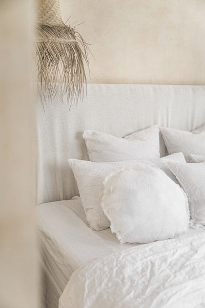 Round frayed edges linen cushion